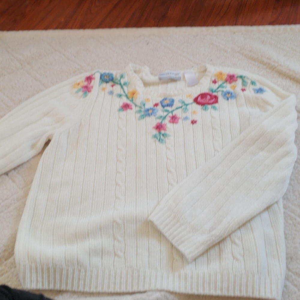 Creeme colored flower sweater